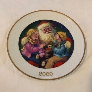 Avon Christmas 2000 collector plate Santa Claus with kids